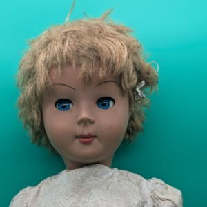 Deborah - vrolijke en ondeugende tricker in een vintage pop